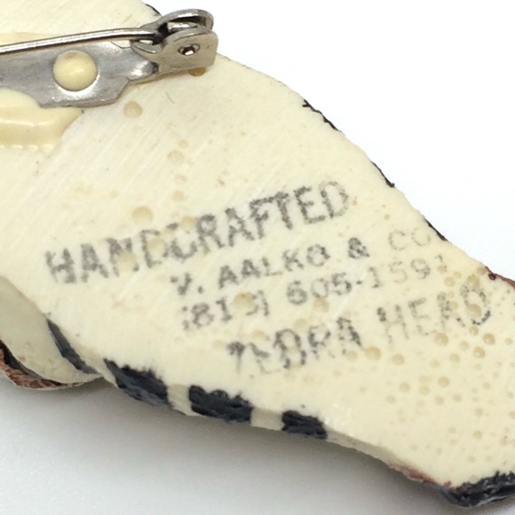 VINTAGE LARGE ZEBRA HEAD HANDCRAFTED SIGNED PLASTIC BROOCH 80S STATEMENT SAFARI - Picture 12 of 15